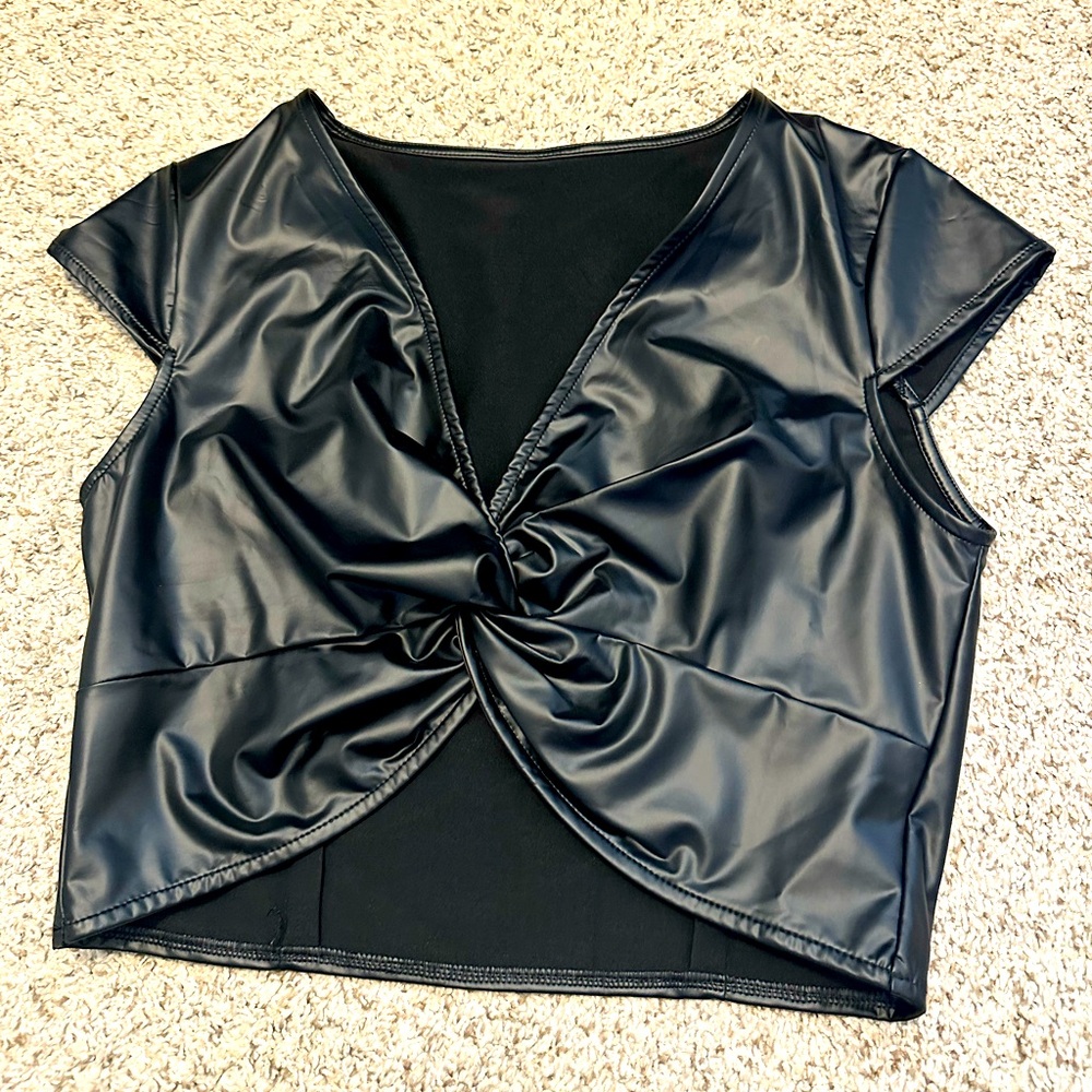 Black Faux leather v-neck crop top. Knotted detail. XL, fits like a M/L.